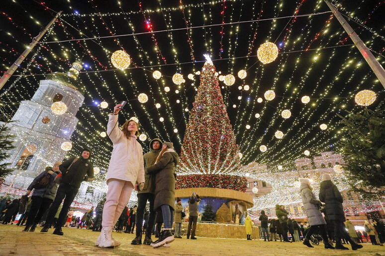 Cittadini Kiev, quest 'anno niente albero di Natale © ANSA/EPA