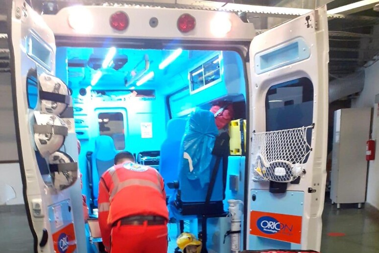 Ambulanza Croce Gialla, 118 - RIPRODUZIONE RISERVATA