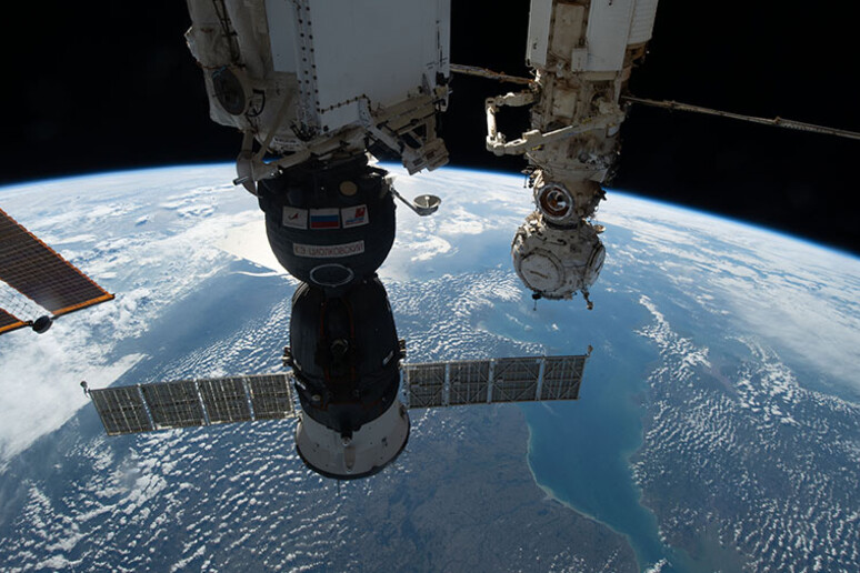 La navetta russa Soyuz attraccata alla Stazione Spaziale Internazionale (fonte: NASA) - RIPRODUZIONE RISERVATA