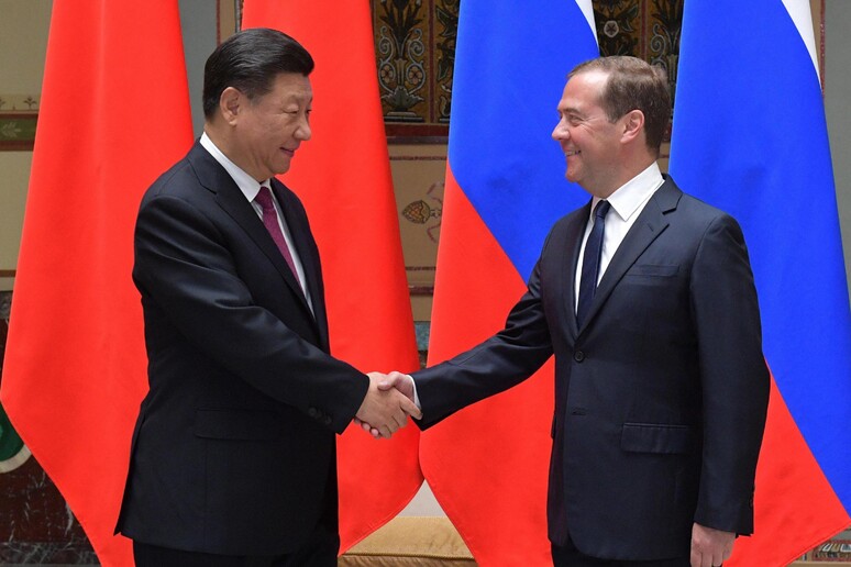 Medvedev a Pechino incontra Xi Jinping © ANSA/EPA