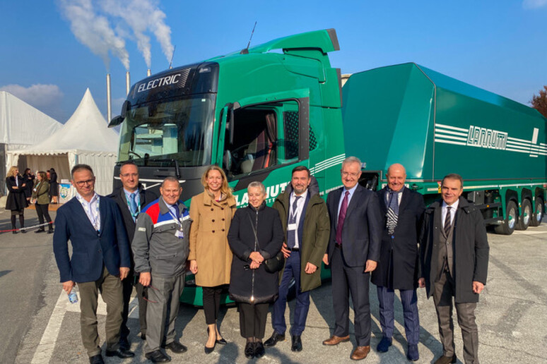 A Cuneo la logistica smart firmata Volvo, Lanutti e AGC - RIPRODUZIONE RISERVATA
