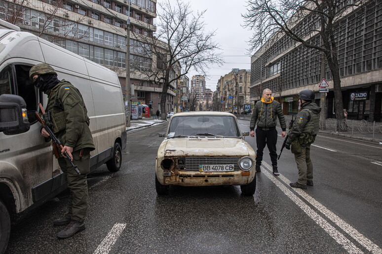 Una strada di Kiev © ANSA/EPA