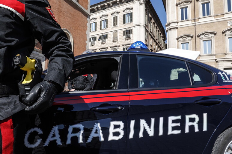 Auto dei Carabinieri (Foto Ansa) - RIPRODUZIONE RISERVATA