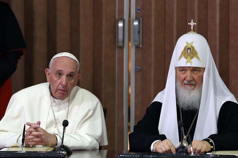 Papa Francesco e il patriarca Kirill (archivio) © ANSA/EPA