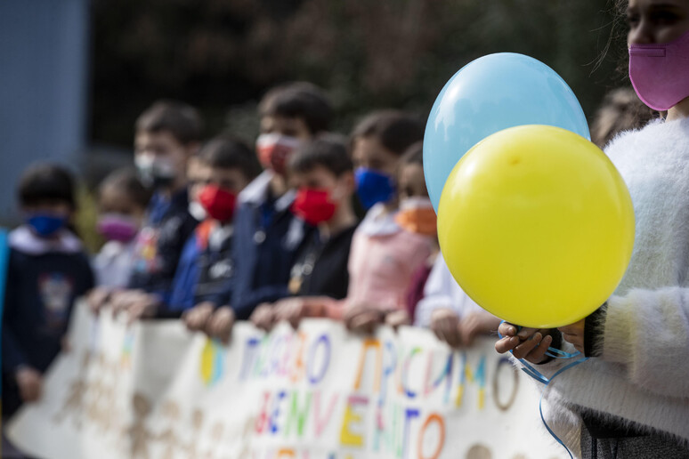 Bambini ucraini in una scuola a Roma - RIPRODUZIONE RISERVATA