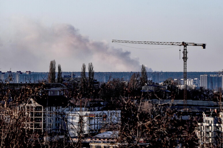 Un 'immagine di bombardamenti in Ucraina © ANSA/EPA