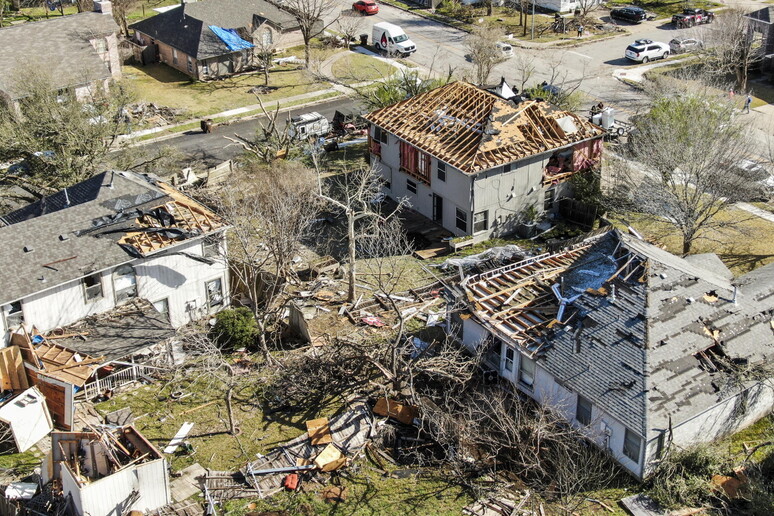 I danni di un tornado in Trexas © ANSA/EPA