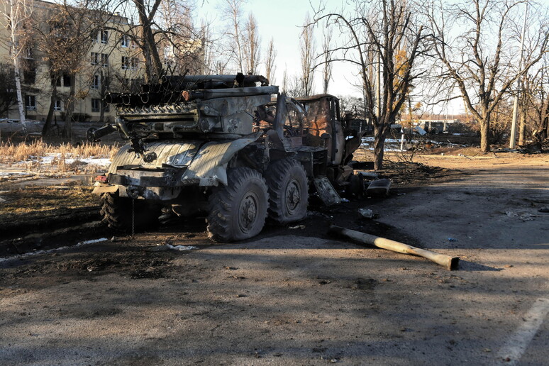 Un veicolo militare russo a Kharkiv © ANSA/EPA