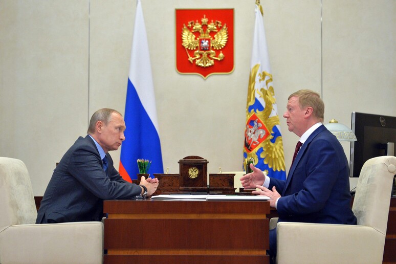 Putine e Anatoly Chubais in una foto d 'archivio - RIPRODUZIONE RISERVATA