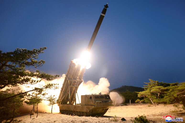 Corea Nord, missili verso il Giappone © ANSA/EPA