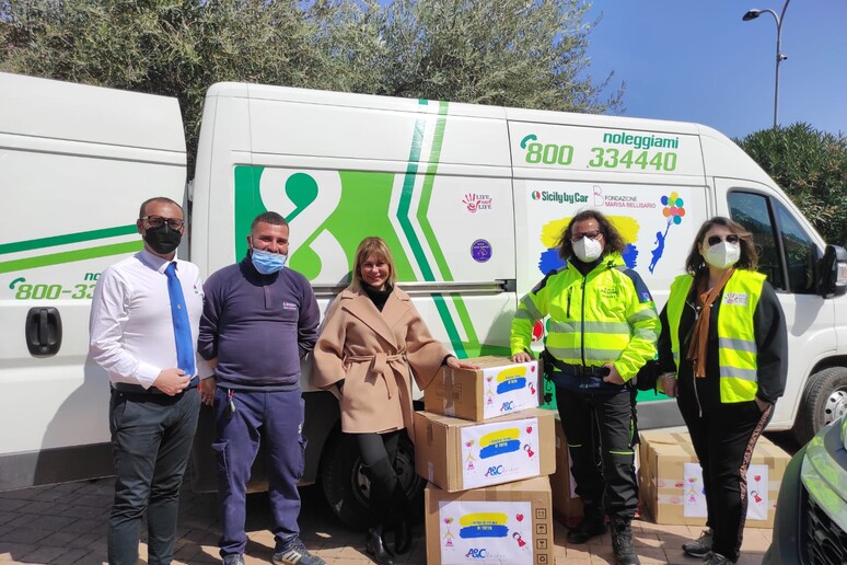 Ucraina: partiti da Palermo tre furgoni con aiuti per bimbi - RIPRODUZIONE RISERVATA