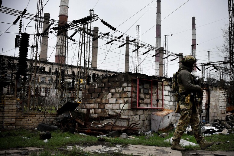Un soldato nella regione di Lugansk © ANSA/AFP
