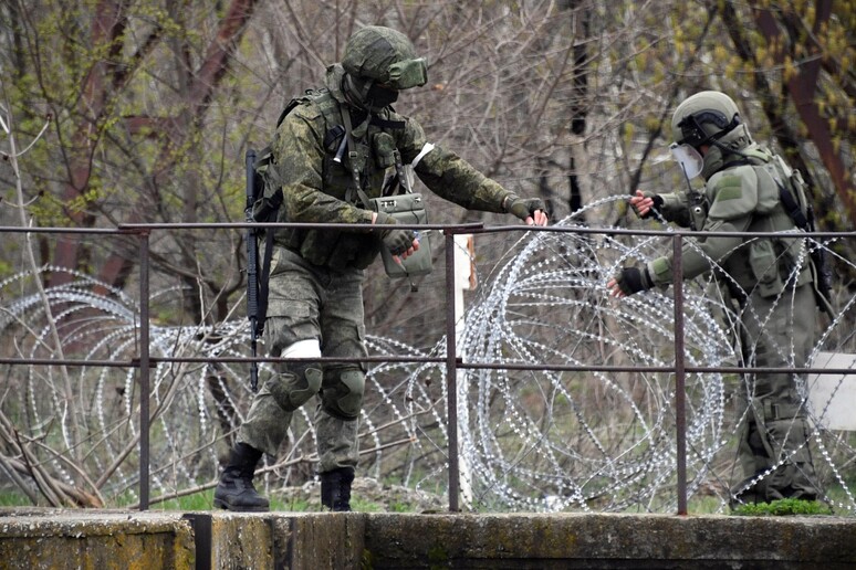 Soldati russi a Shchastya, in Ucraina © ANSA/AFP