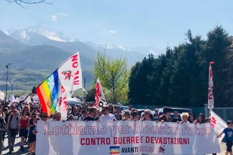 Manifestazione No Tav in Valle di Susa - RIPRODUZIONE RISERVATA