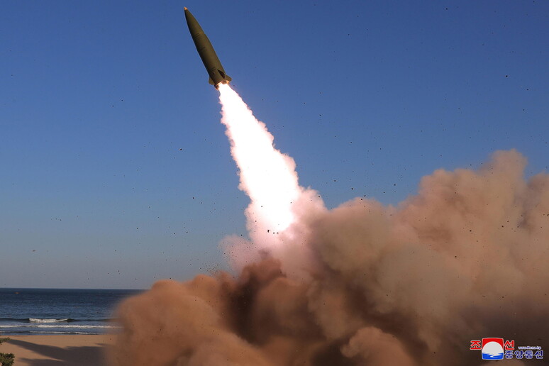Test di un missile militare © ANSA/EPA