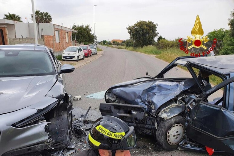 Scontro frontale tra auto a Maracalagonis, muore un 88enne - RIPRODUZIONE RISERVATA