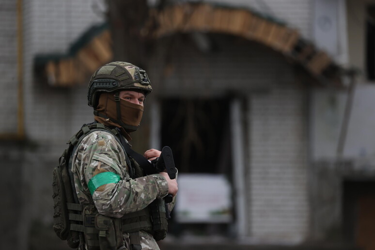 Un soldato ucraino © ANSA/EPA