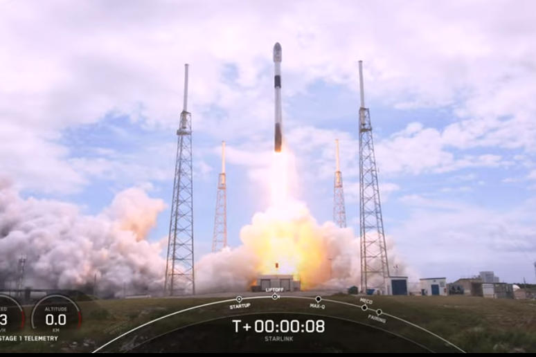 Il lancio del Falcon 9 del 21 aprile, con altri 53 satelliti Starlink per le connessioni Internet (fonte: SpaceX) - RIPRODUZIONE RISERVATA