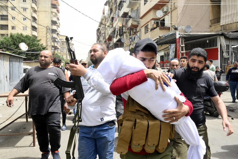 Funerali delle vittime del naufragio avvenuto a largo di Tripoli, Libano © ANSA/EPA