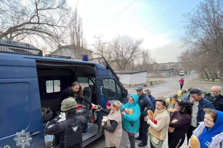 Ucraina: profughi evacuati - RIPRODUZIONE RISERVATA