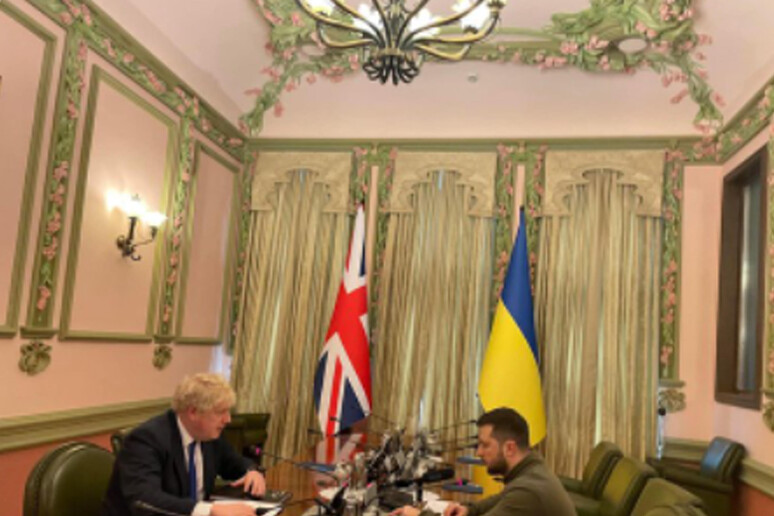Boris Johnson e Zelensky a Kiev - RIPRODUZIONE RISERVATA