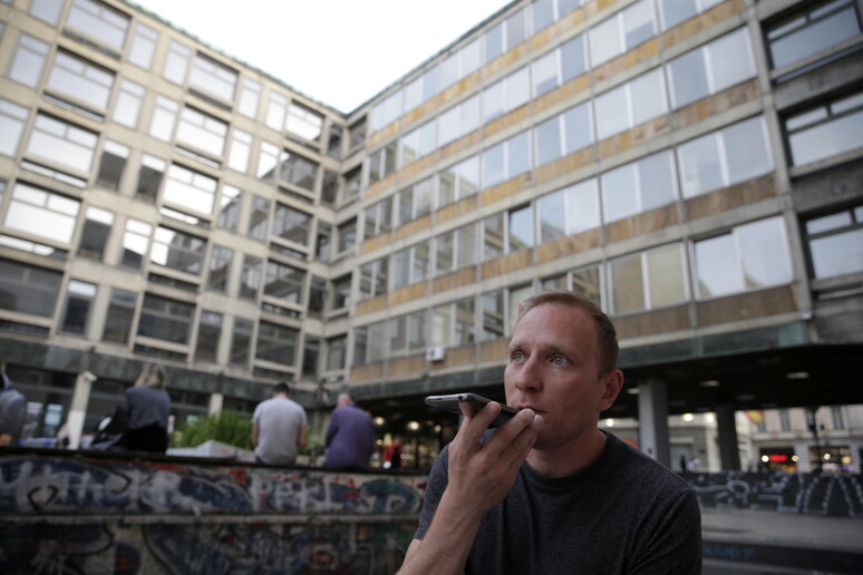 Aleksei N., russo, a Belgrado dove è fuggito dopo lo scoppio della guerra con l 'Ucraina e dove vuole aprire un bar © ANSA/EPA