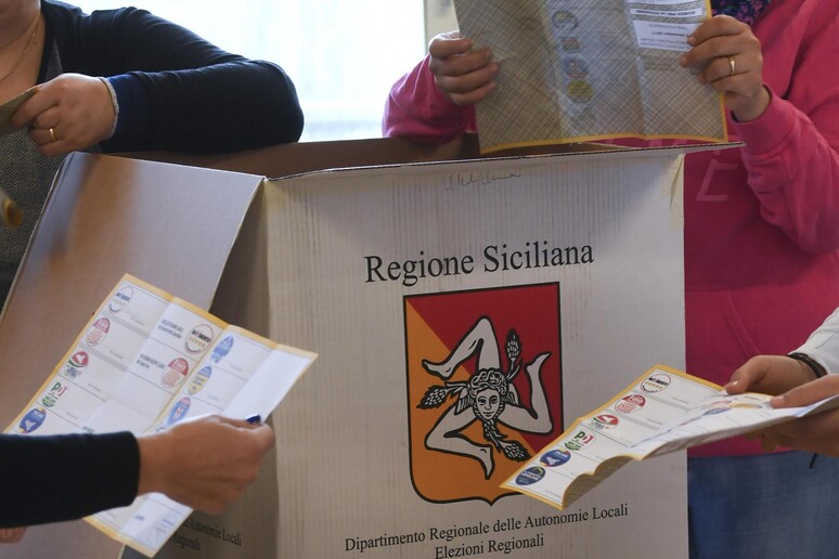 Sicilia: iniziato scrutinio - RIPRODUZIONE RISERVATA