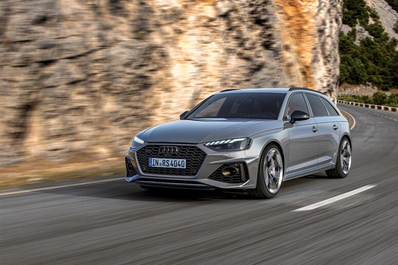 Audi, nuovi pacchetti  	'estremi 	' per RS 4 e RS 5 - RIPRODUZIONE RISERVATA