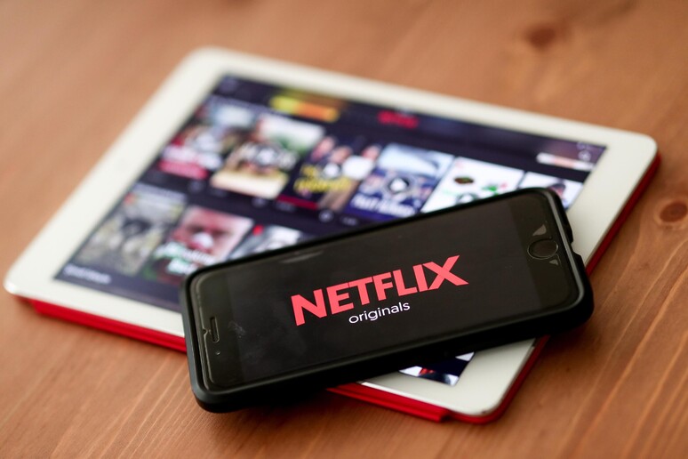 Netflix su tablet e cellulare (foto d 'archivio) © ANSA/EPA