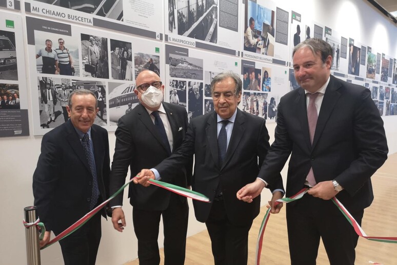 Falcone: inaugurata Mostra fotografica ANSA in aeroporto Palermo - RIPRODUZIONE RISERVATA