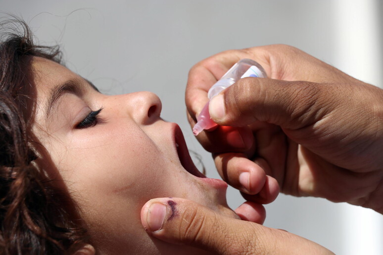 Ricompare polio in Gb, appello a richiamo vaccini © ANSA/EPA