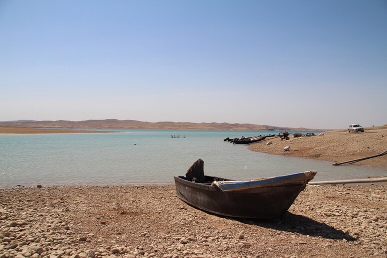 Dettaglio delle sponde del lago di Mosul (fonte: A. Zerboni, Unimi) - RIPRODUZIONE RISERVATA