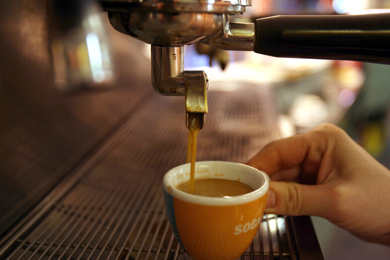 Quasi l '80% degli italiani beve caffè tutti i giorni - RIPRODUZIONE RISERVATA