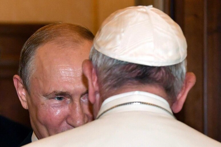 Papa Francesco e Putin un una foto d 'archivio © ANSA/EPA