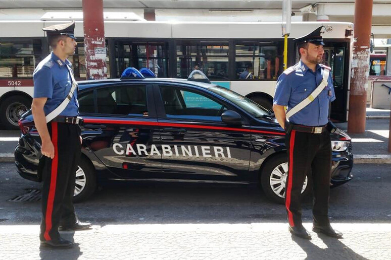 Controlli dei carabinieri - RIPRODUZIONE RISERVATA