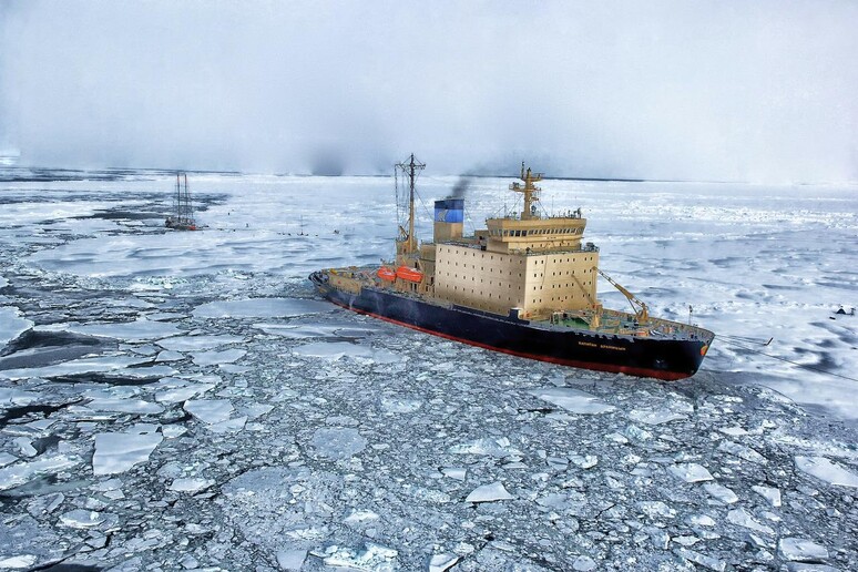 Entro il 2065 lo scioglimento dei ghiacci dell’Artico lascerà probabilmente il posto a nuove rotte commerciali per il trasporto marittimo (fonte: Pixabay) - RIPRODUZIONE RISERVATA
