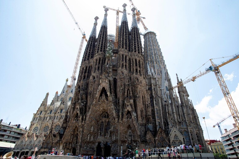 Una veduta della Sagrada Familia, monumento simbolo di Barcellona -     RIPRODUZIONE RISERVATA