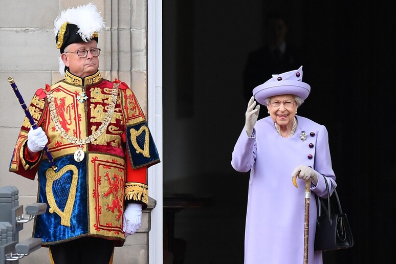Timori per la salute della regina Elisabetta, nominerà il premier dalla  Scozia - Notizie 