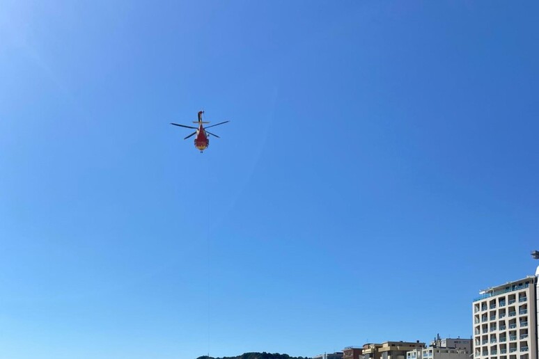 Malore in mare davanti spiaggia Pesaro, morto 70enne - RIPRODUZIONE RISERVATA