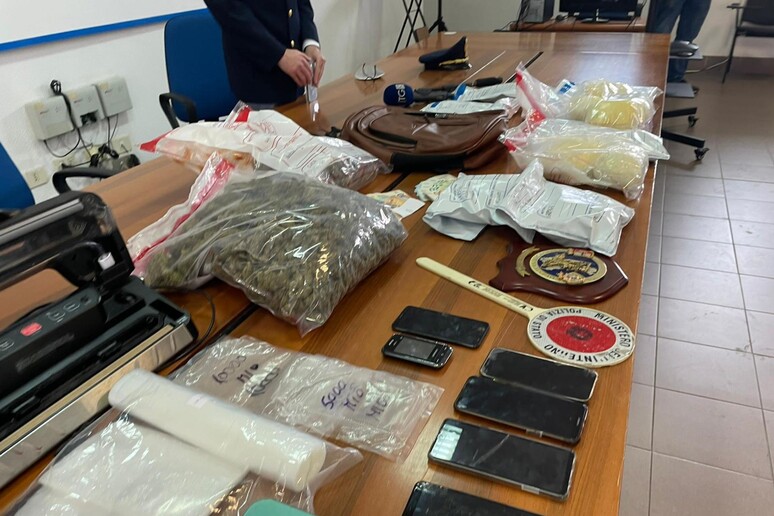 Sequestro droga destinata alla movida, 3 arresti a Cagliari - RIPRODUZIONE RISERVATA
