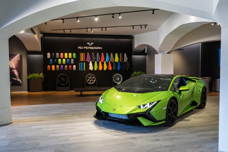 Lamborghini Lounge - RIPRODUZIONE RISERVATA