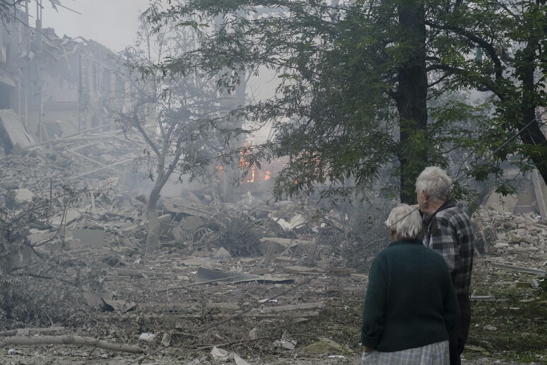 Ucraina: russi attaccano regione di Donetsk, 3 civili morti © ANSA/EPA