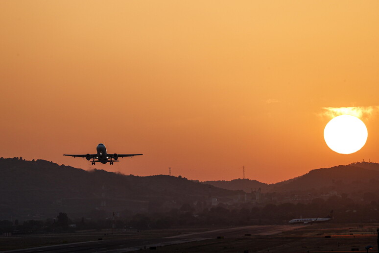 Un aereo © ANSA/EPA