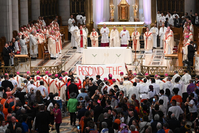 Il Papa durante la messa nel Quebec - RIPRODUZIONE RISERVATA
