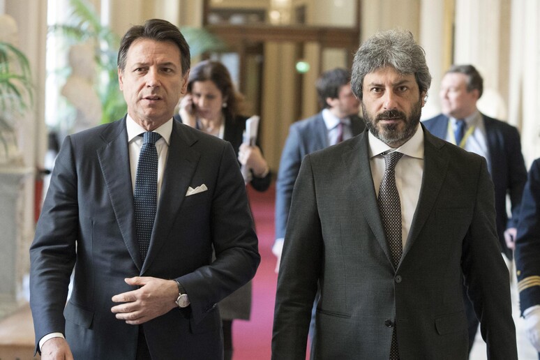 Giuseppe Conte con Roberto Fico - RIPRODUZIONE RISERVATA