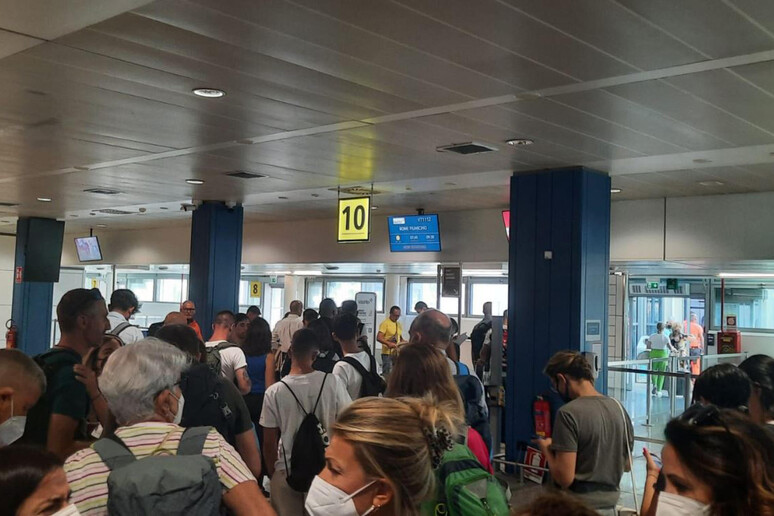 Aeroporti: radar riparato, voli tornano regolari a Cagliari - RIPRODUZIONE RISERVATA