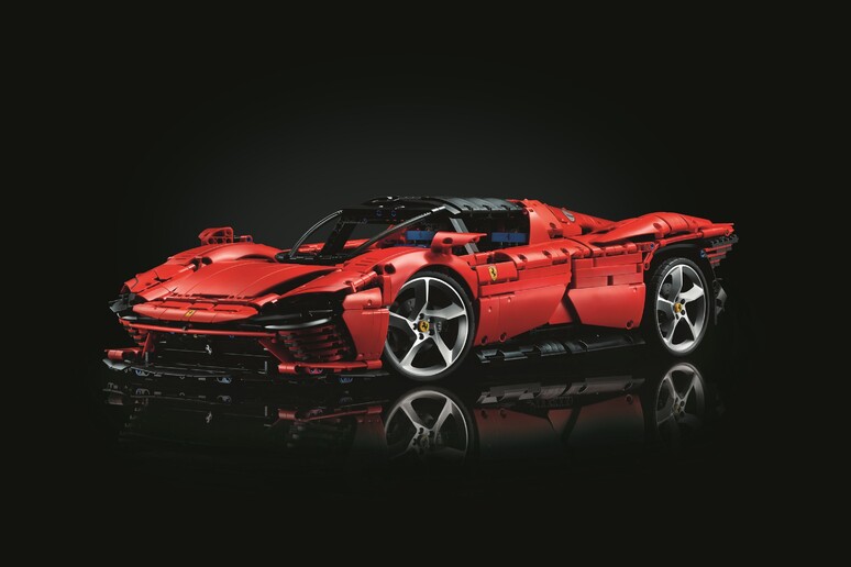 Una Ferrari Daytona SP3 in mattoncini Lego Technic - RIPRODUZIONE RISERVATA