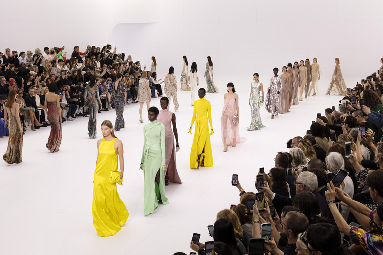 Collezione FENDI Couture AW 2022/23 sfila a Parigi - RIPRODUZIONE RISERVATA