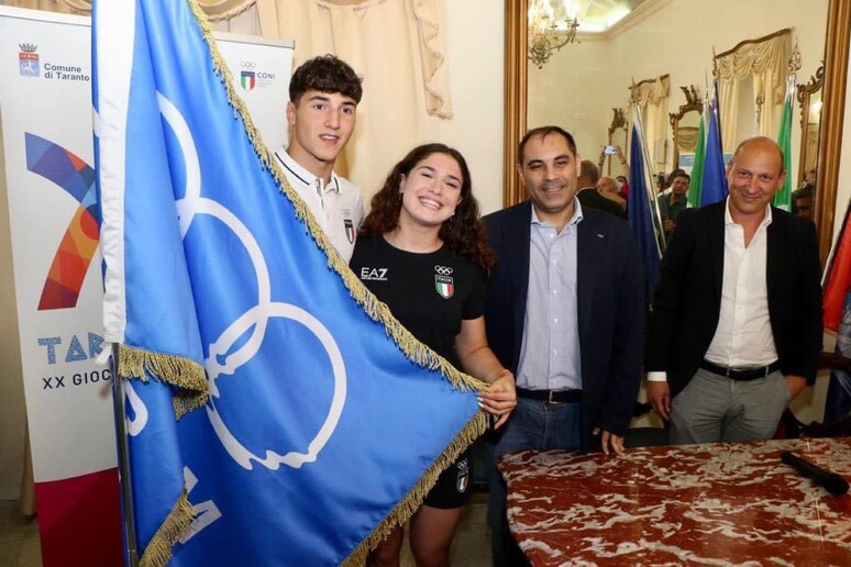Giochi Mediterraneo: a Taranto bandiera con i tre cerchi - RIPRODUZIONE RISERVATA