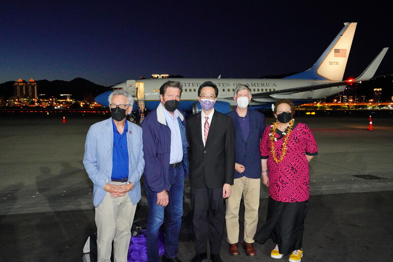 La delegazione del Congresso Usa all 'arrivo a Taiwan © ANSA/EPA